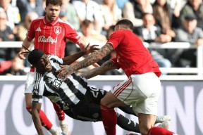 金年会官网-关于足球赛场悬念重重：劲旅对决，谁将笑到最后？的信息