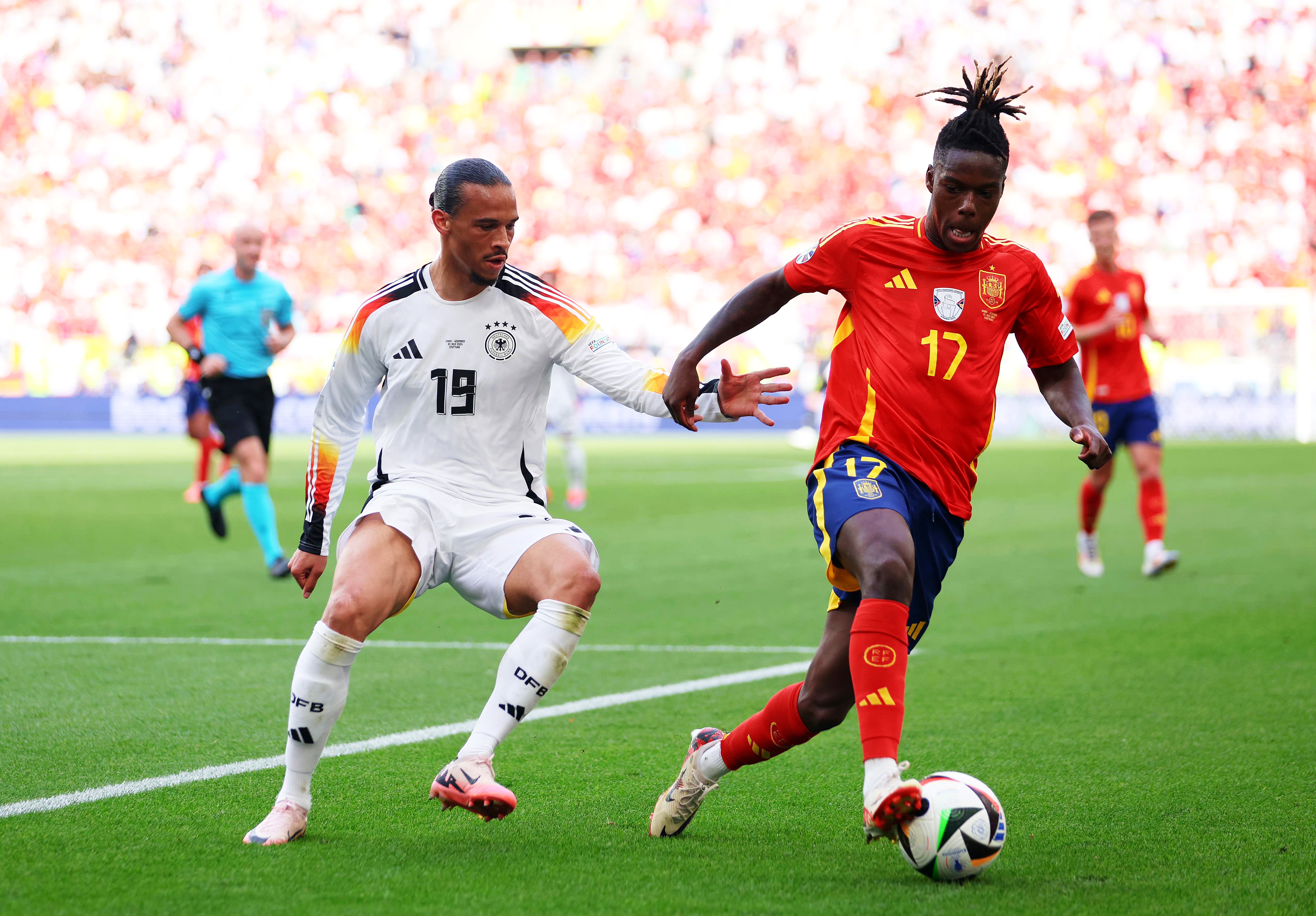 包含激战连连，欧洲足球豪强角逐激烈的词条