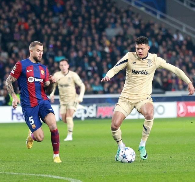 包含激战连连，欧洲足球豪强角逐激烈的词条