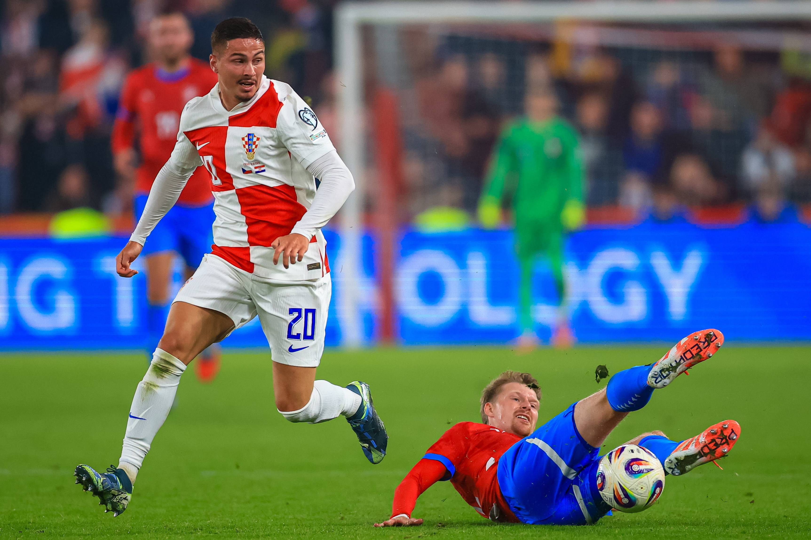 关于克罗地亚险胜意大利,晋级前景一片光明的信息 关于克罗地亚险胜意大利,晋级前景一片光明的信息